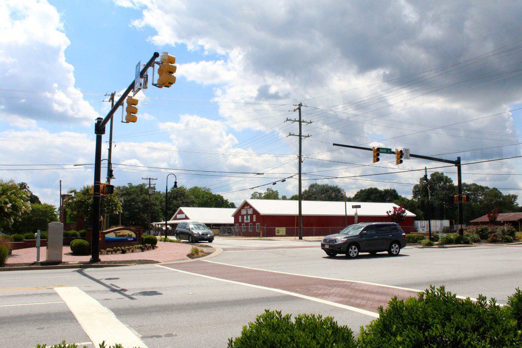 Main-Street-Travelers-Rest-intersection